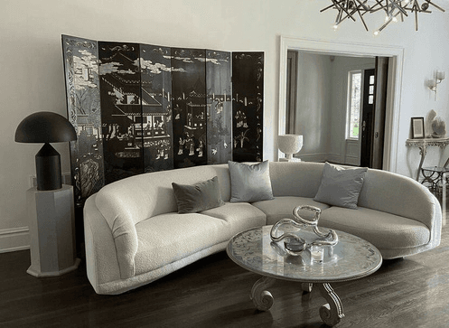 Lounge — curved sofa, lacquered screen